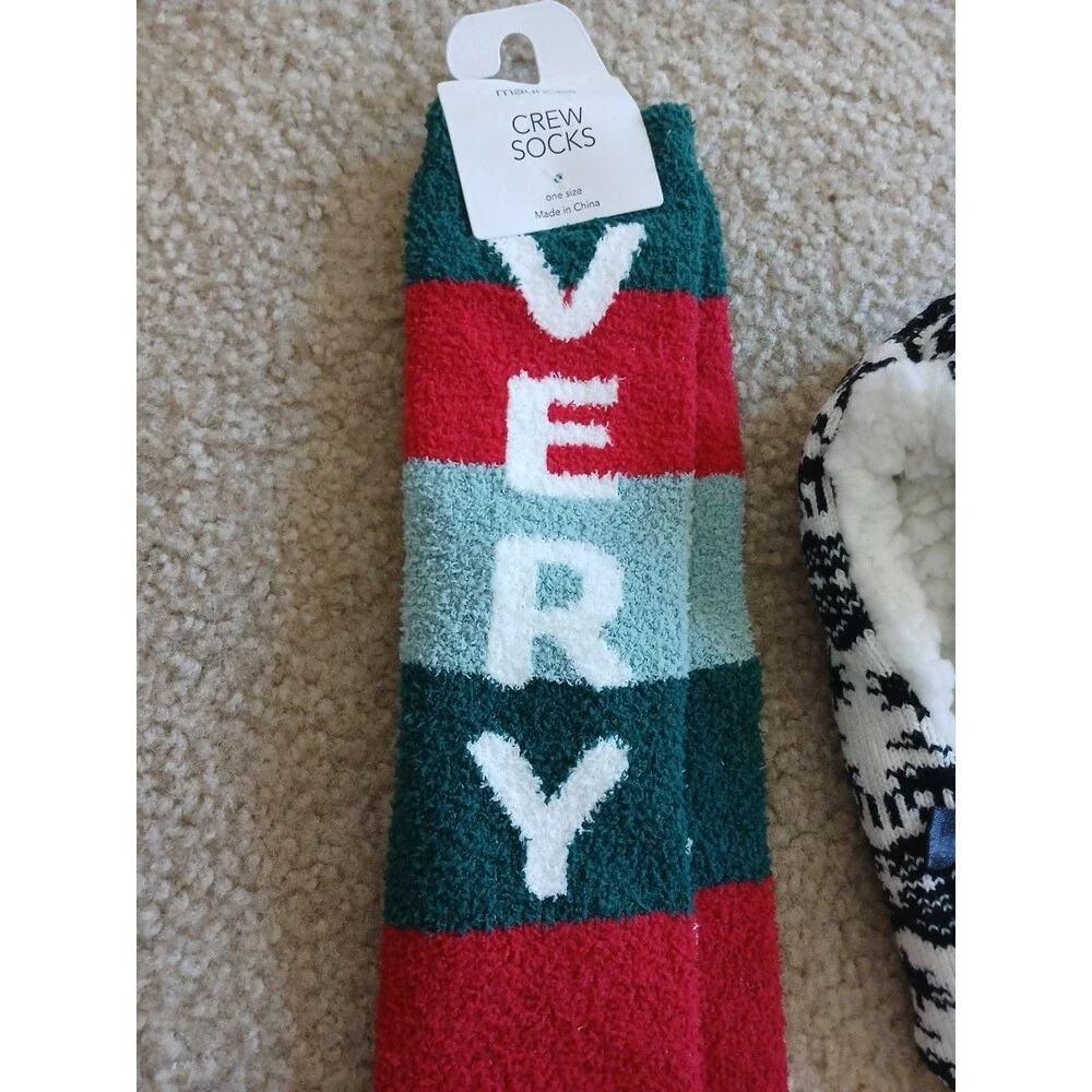2 Maurices Women’s Size OS Very Merry Knit Crew Socks & Sock Slippers w Grippers